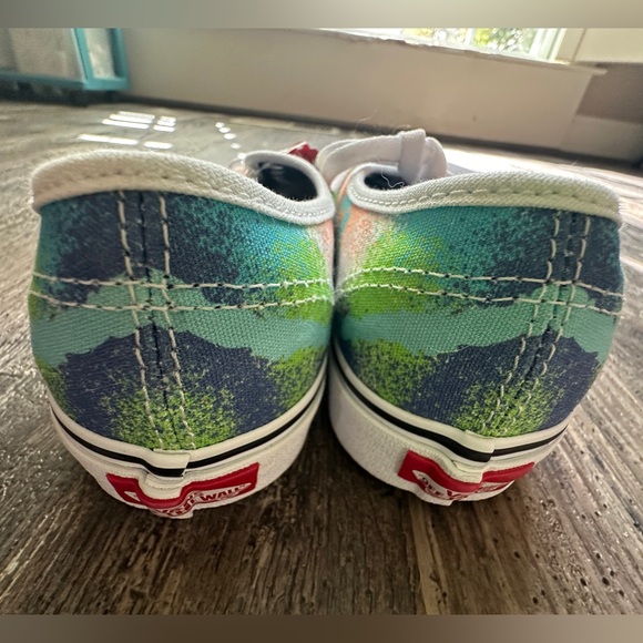 Women’s size 7 Vans NEW - Picture 3 of 4